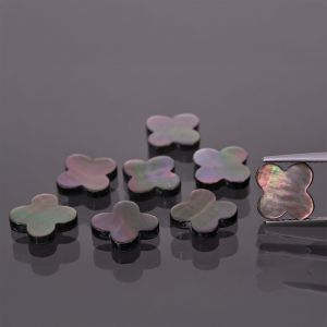 Clover from black shell 8x8 MM